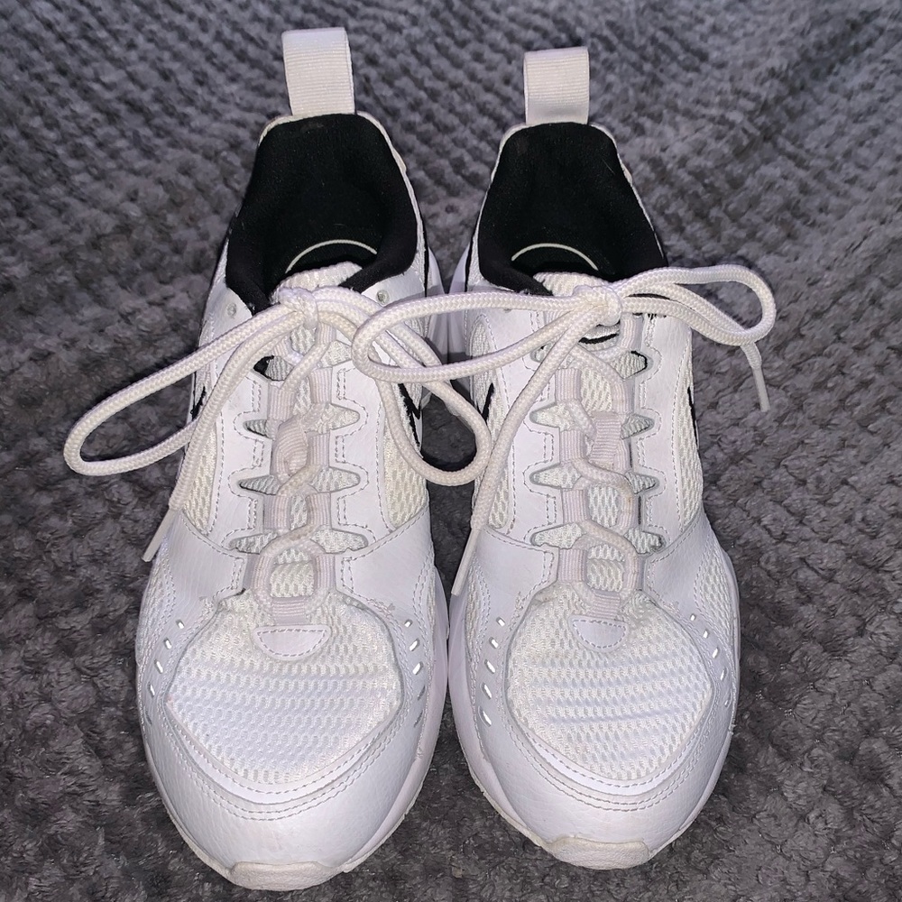 Nike Tennis Shoes